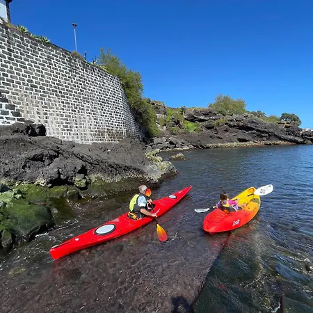 Abrigos Baleeiros Turismo No Espaco Rural Farmház Feiteira