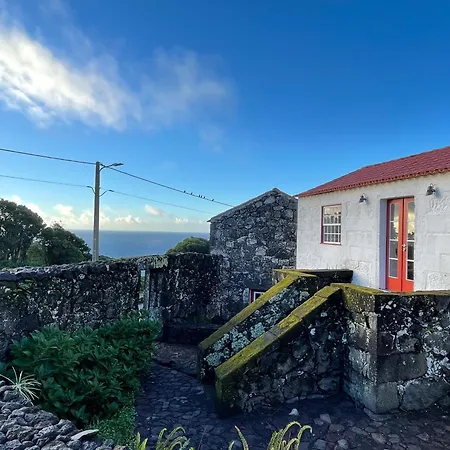 Abrigos Baleeiros Turismo No Espaco Rural *