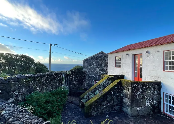 Abrigos Baleeiros Turismo No Espaco Rural *