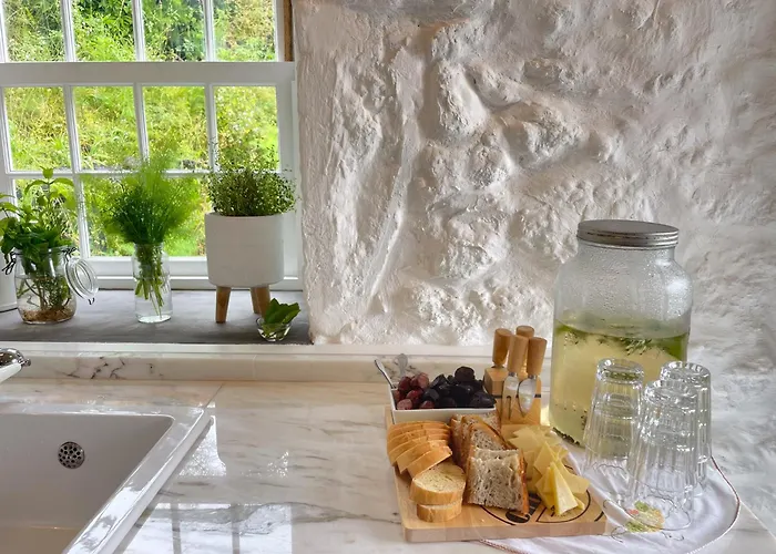 Abrigos Baleeiros Turismo No Espaço Rural Alojamento de Turismo Rural *