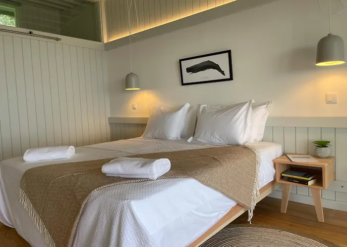 Abrigos Baleeiros Farm stay Feiteira